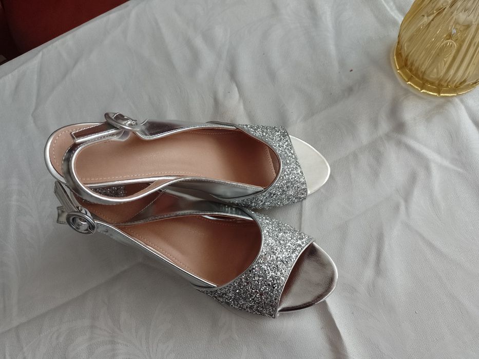 Buty letnie - srebrne sandaly