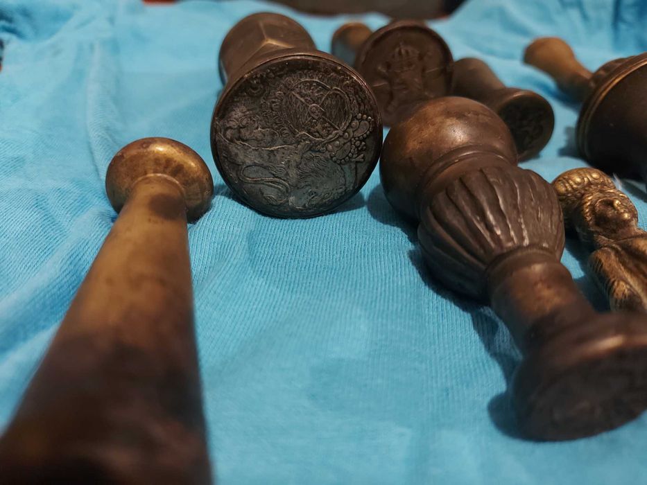 Pieczęcie mosieżne herbowe? 11 sztuk