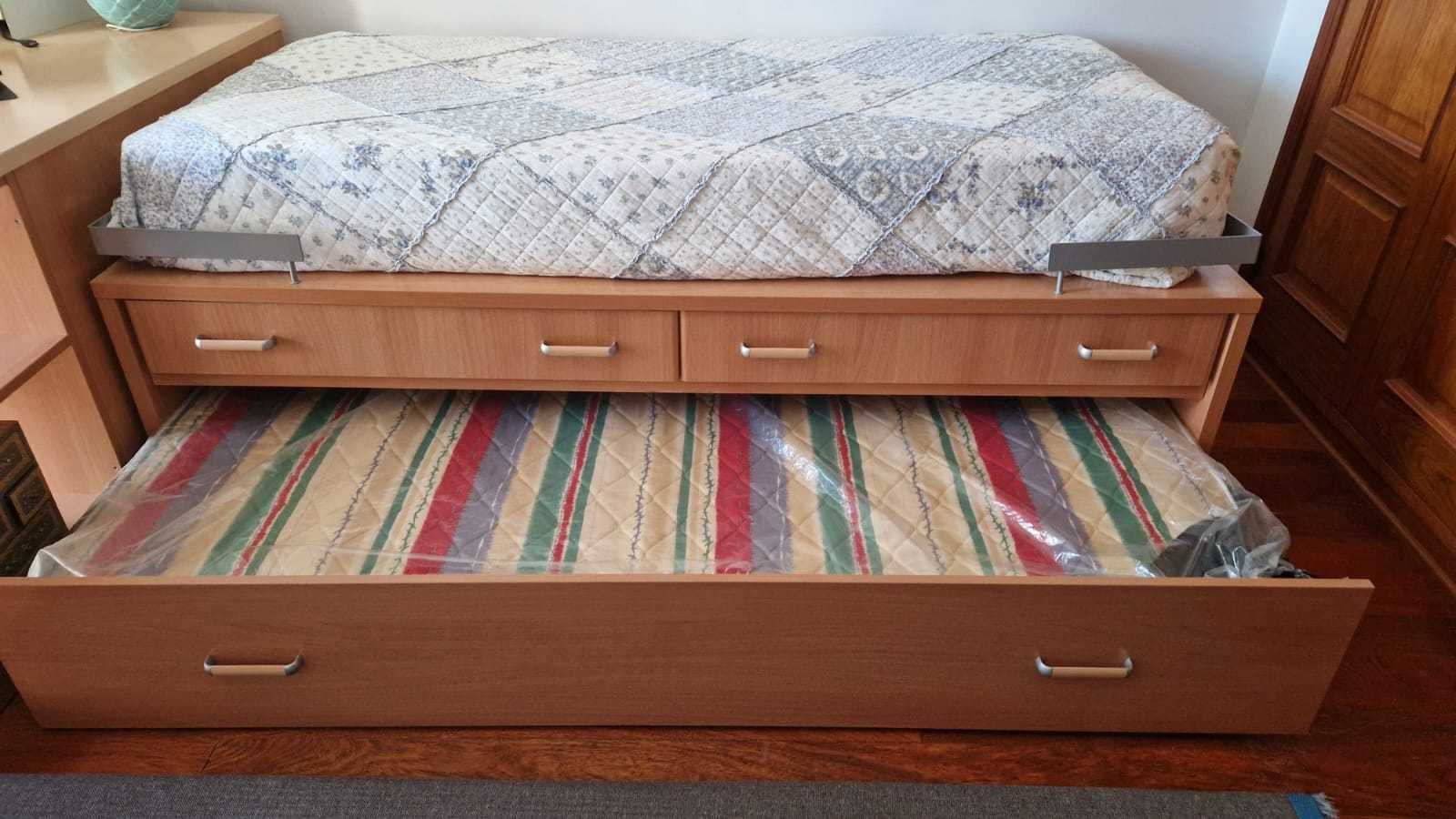 Cama de solteiro com gavetão-cama