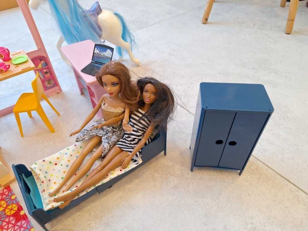Domek dla lalek Barbie, lalki Barbie