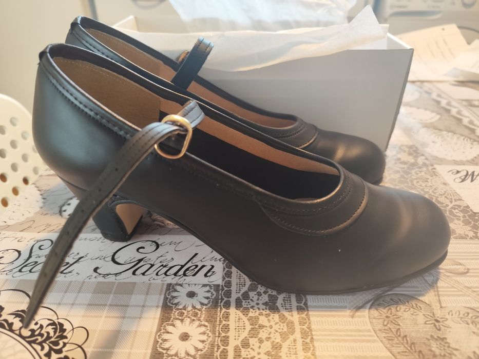 Sapatos sevilhanas tamanho 39,5