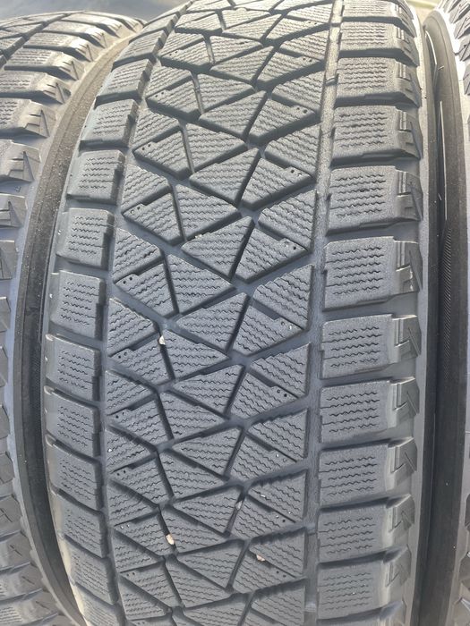 Гума зимова 235/55/20 Bridgestone Blizzak DM-V2