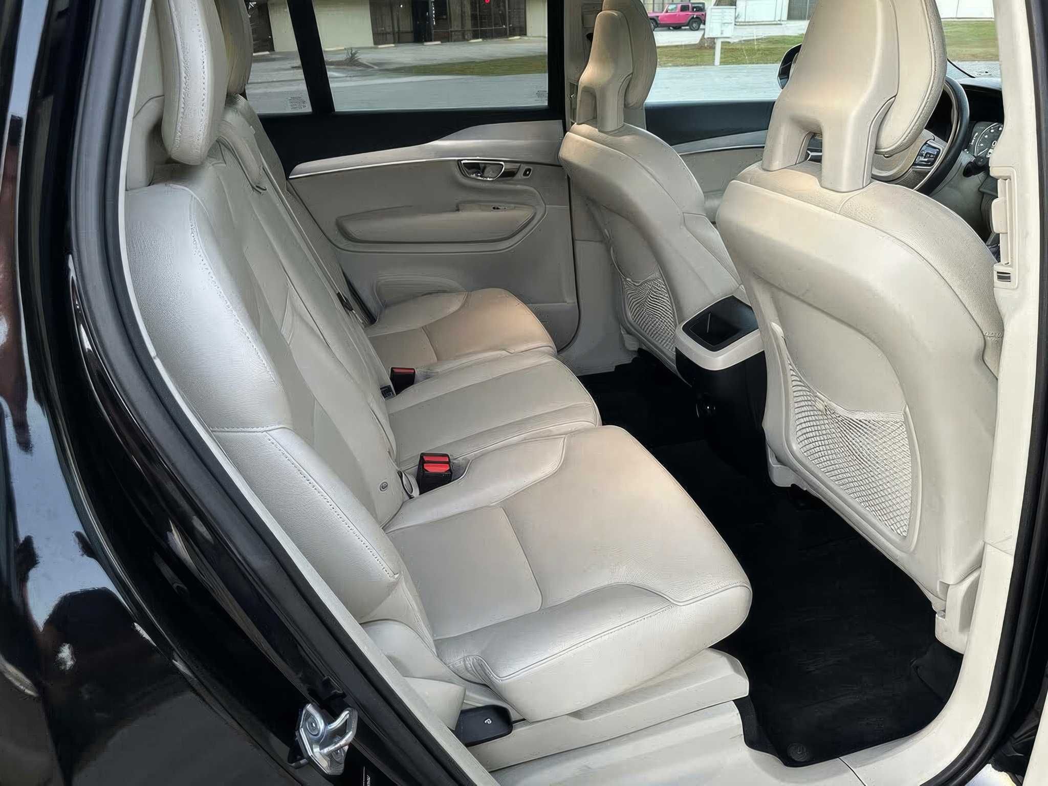 2017 Volvo XC90 T5 Momentum