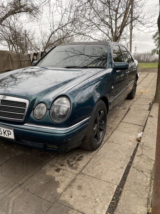 Продам мерседес W210 на уверенном ходу