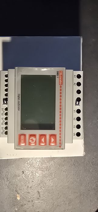 Lovato DMG100 miernik parametrów sieci 3 fazy