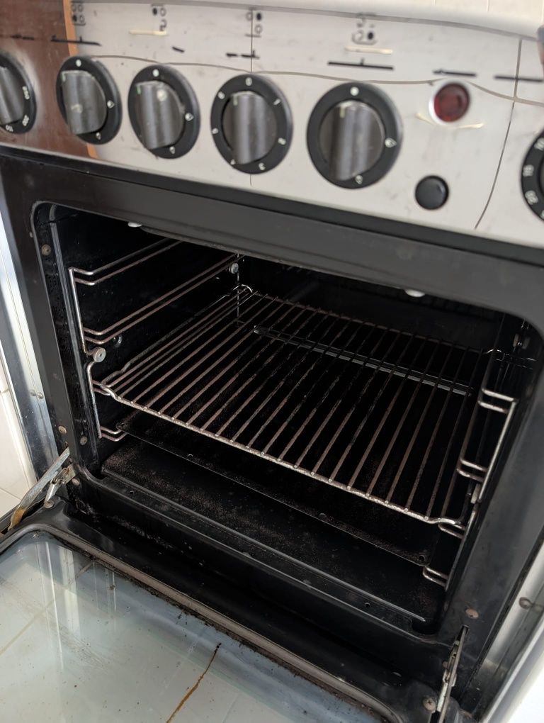 Fogão com forno integrado Bauknecht