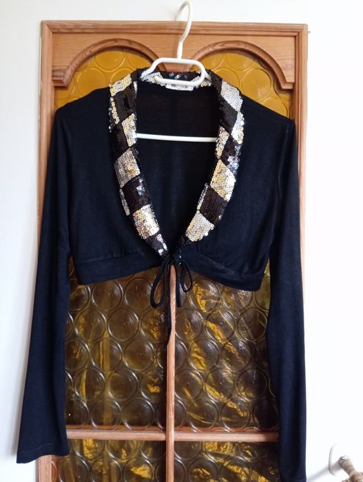 Bolerko z szalowym ozdobnym kołnierzem