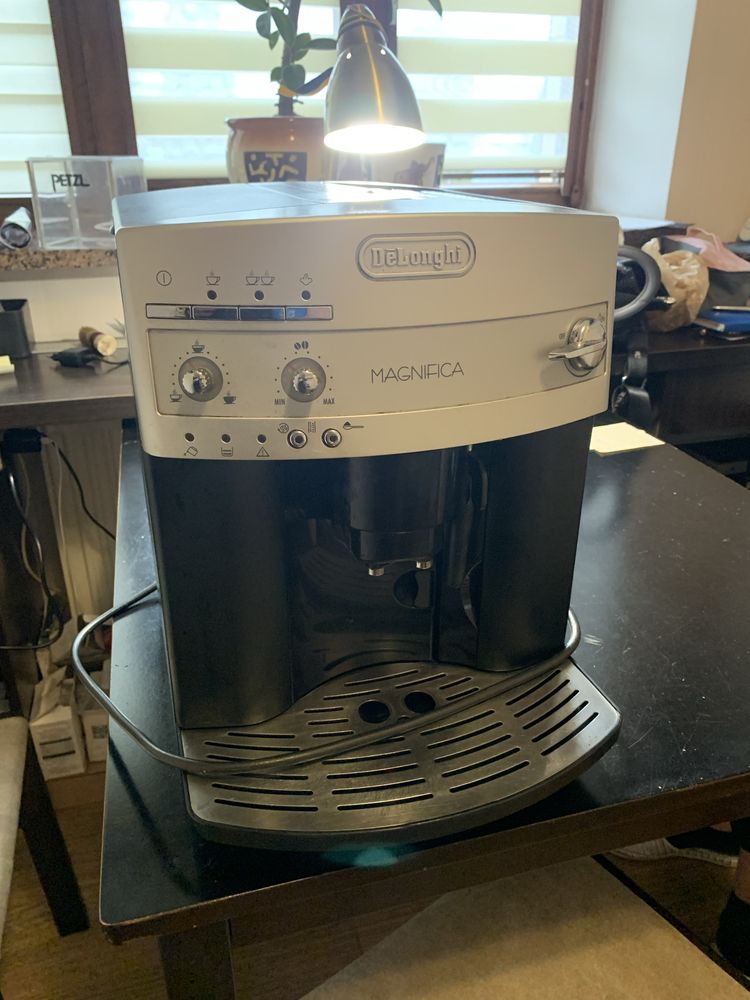 Кофемашиа б/у delonghi magnifika