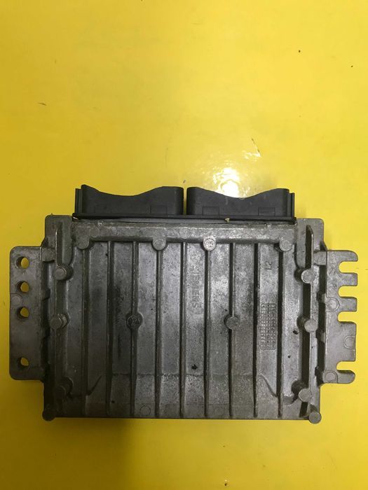 Блок управління двигуном Renault Clio s110030004 7700113422