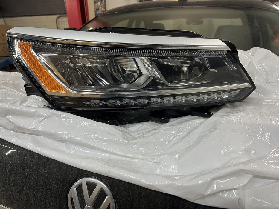 Фара правая пассат б8 USA