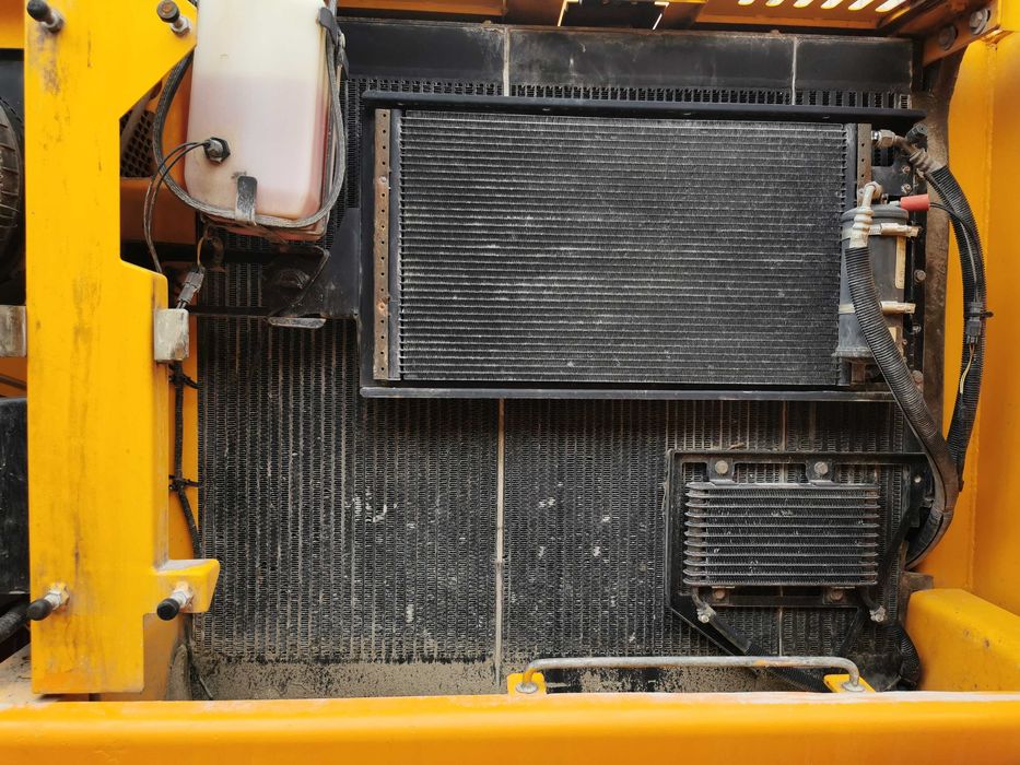 Гусеничный экскаватор JCB JS 290