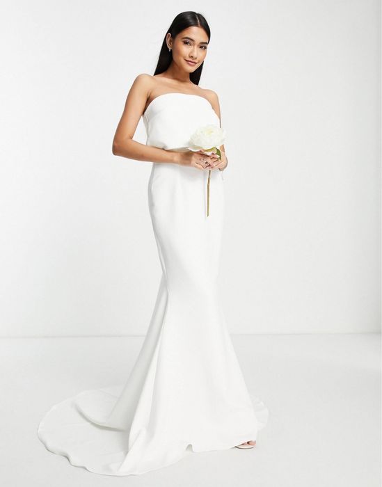 Suknia ślubna minimalistyczna