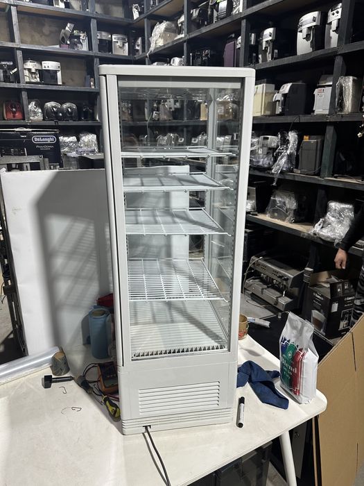 Холодильна вітрина майже нова