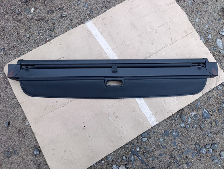 Шторка багажника BMW X5 F15 2014-2018 черная с перегородкой.