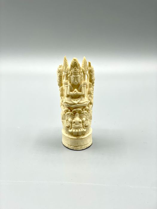 Escultura tailandesa em osso com dragao e deuses, oriental