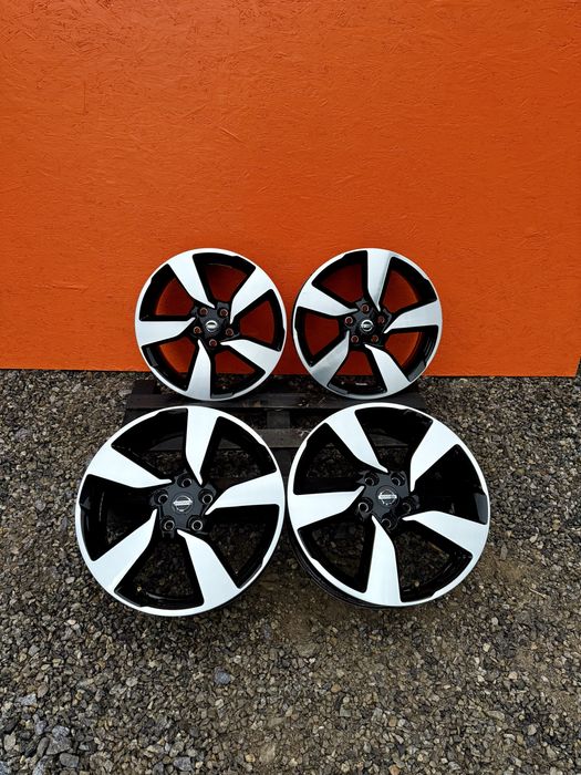 Диски R18 5.114,3 ET40 цо 66.1 nissan оригінал