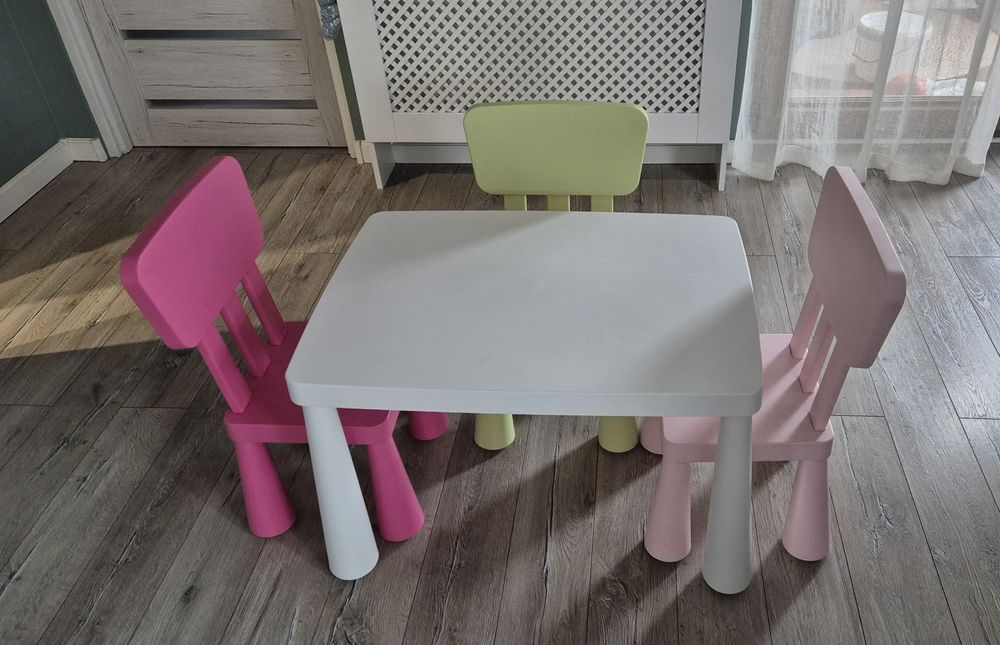 Stolik Mammut Ikea + krzesła Mammut