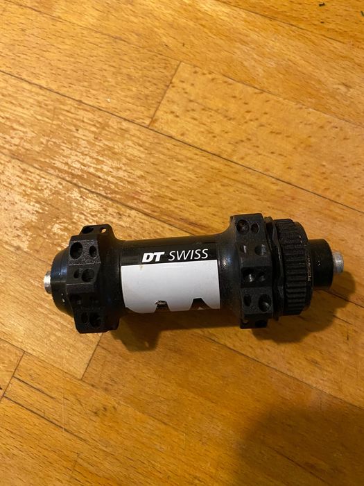 Piasta DT Swiss 100mm na QR i CL.