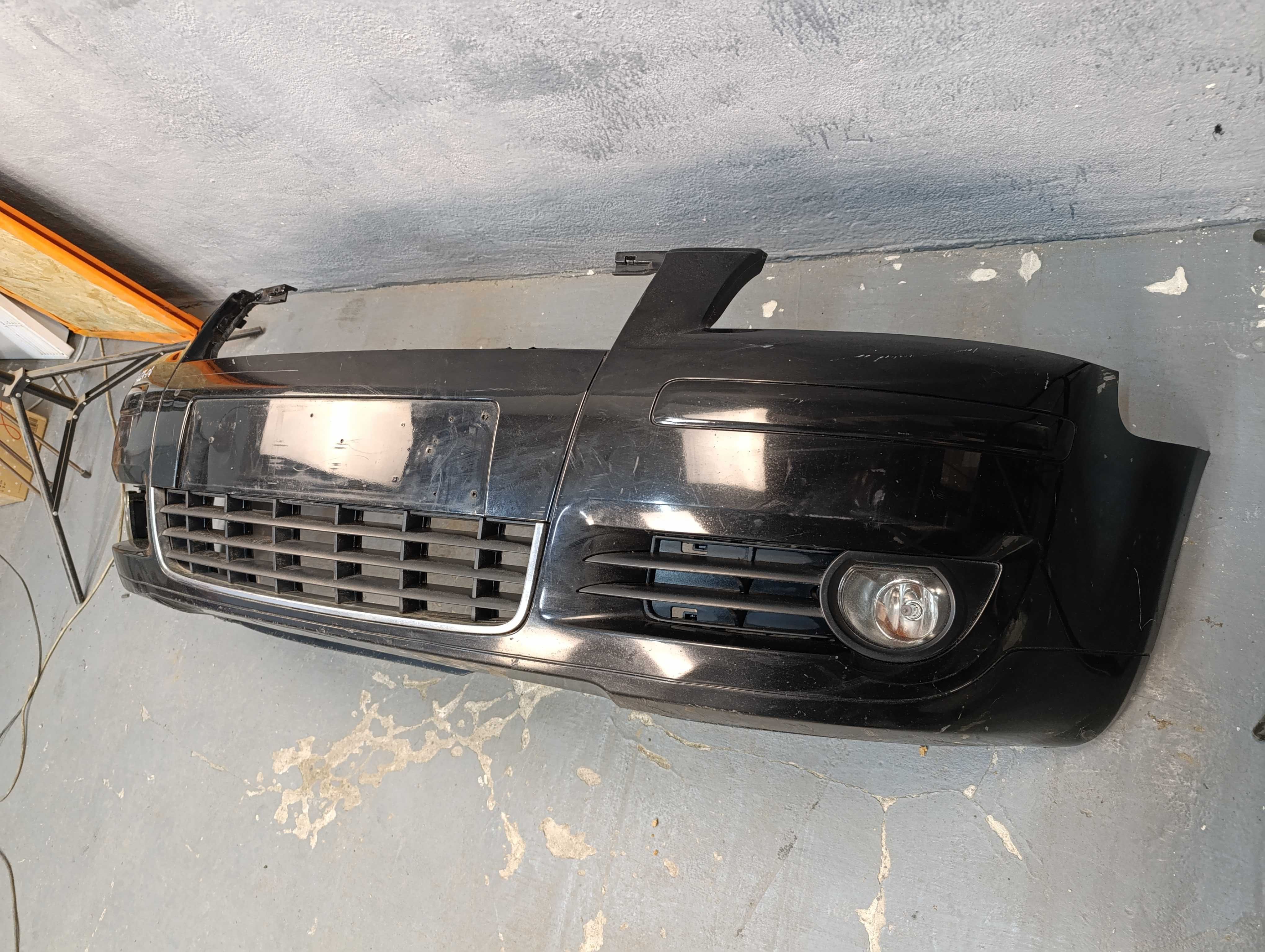 AUDI A3 2002-2005 Бампер передний 8P3807437
