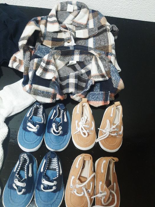 Camisas bebé (gémeos) praticamente novas dos 0 aos 12- meses