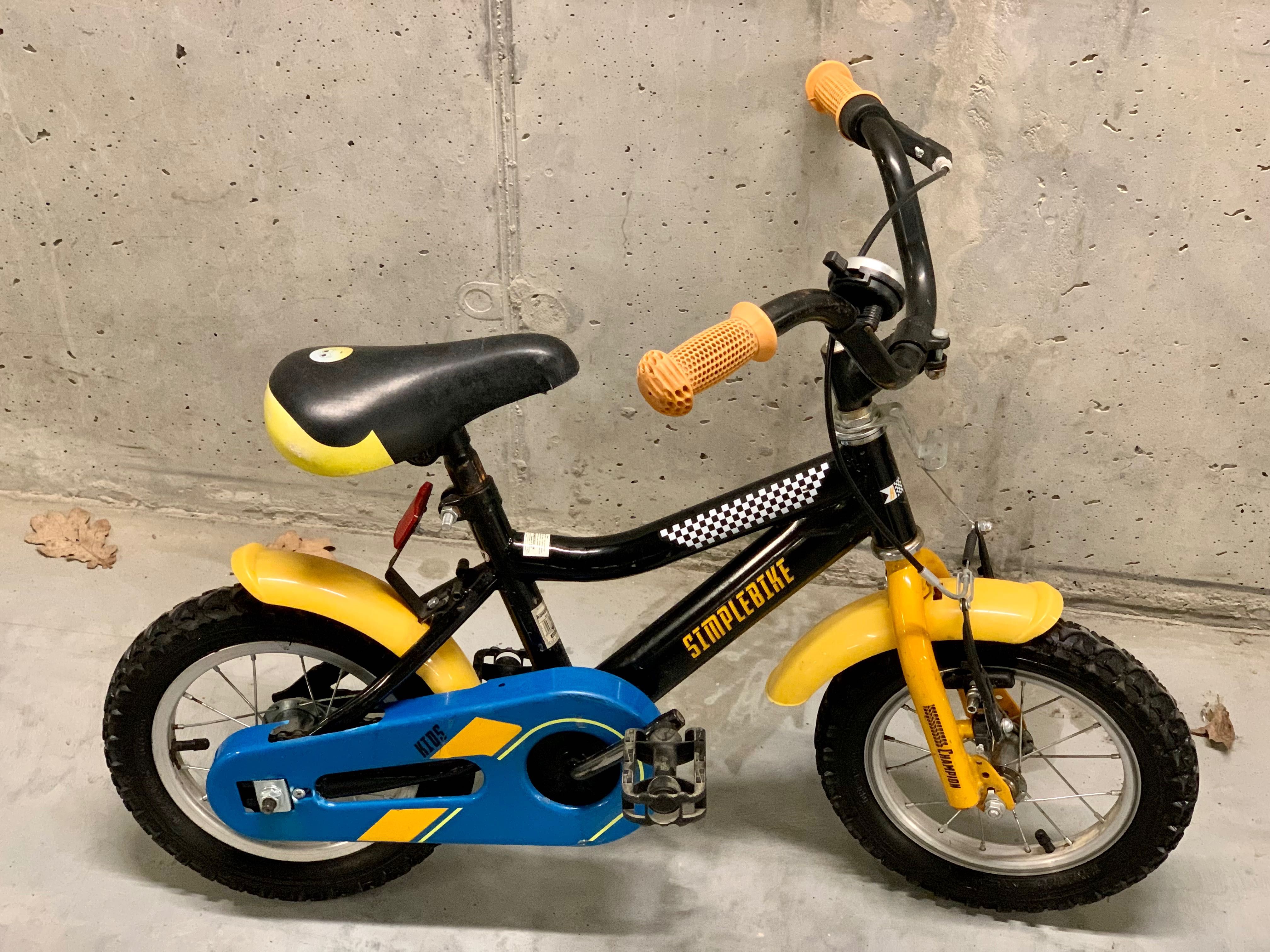 Mały rower dziecięcy plus boczne kółka