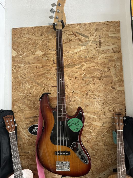 Baixo marcus Miller V3