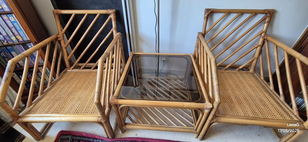 Conjunto de cadeiras e mesa de bambu