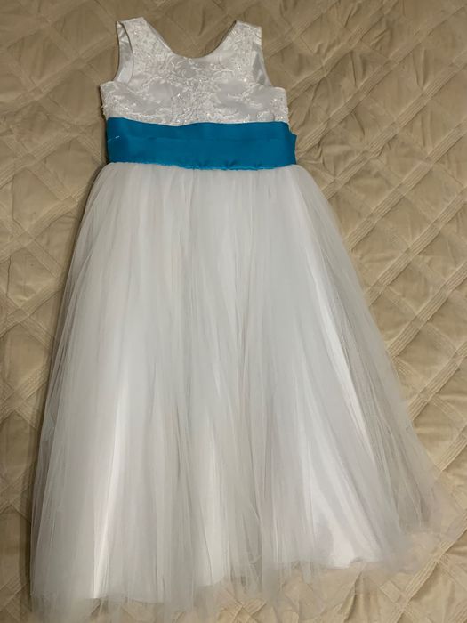 Святкова сукня на дівчинку.