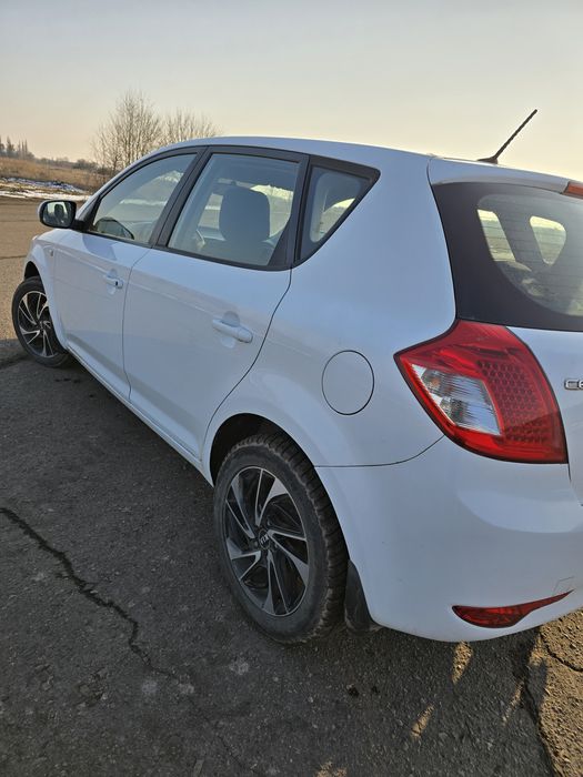Продам Kia ceed 2010