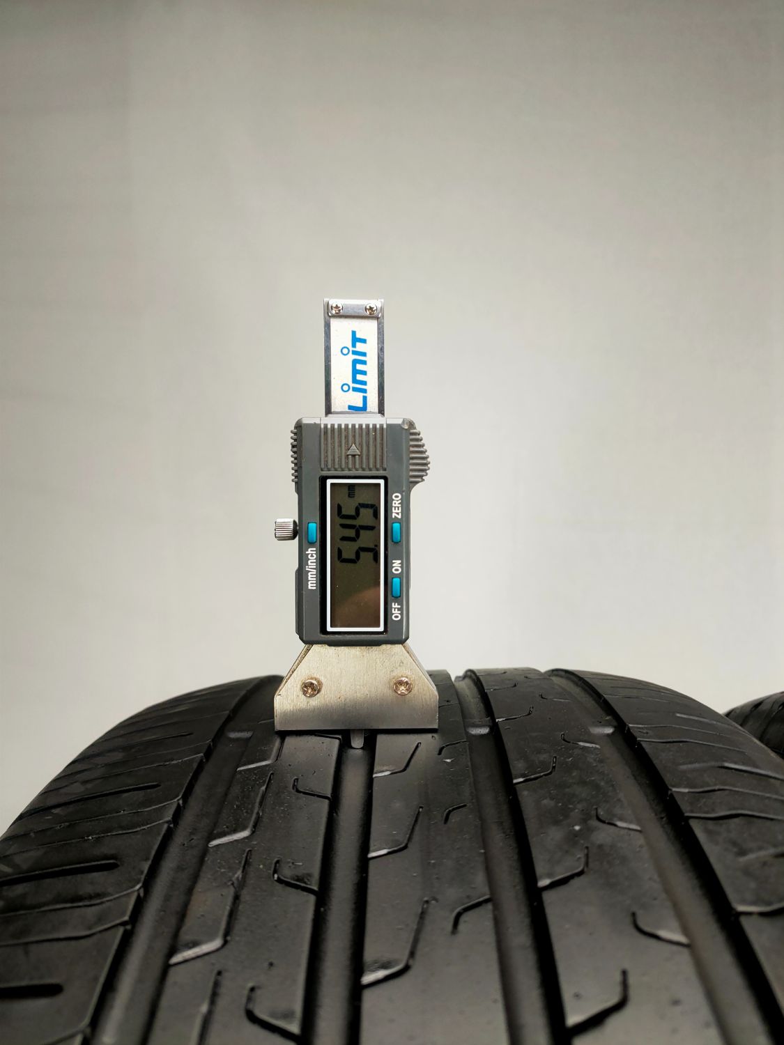 Opony 235/55R18 lato 235/55/18 CONTINENTAL (osobowe) OO13358