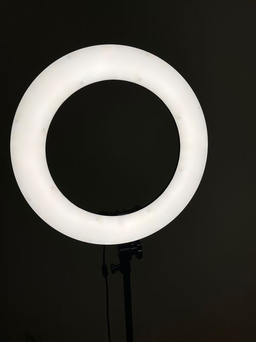 кільцева лампа великого діаметру на батарейках