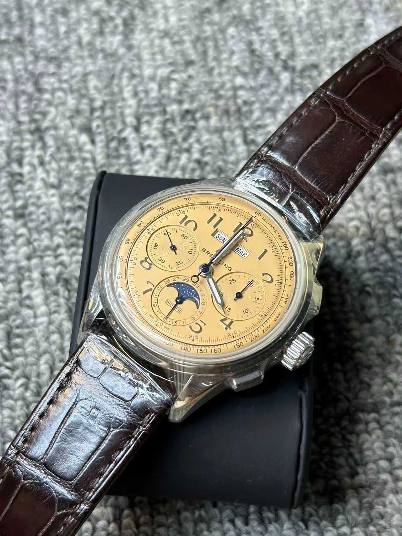 Relógio de pulso de couro de jacaré Breitling