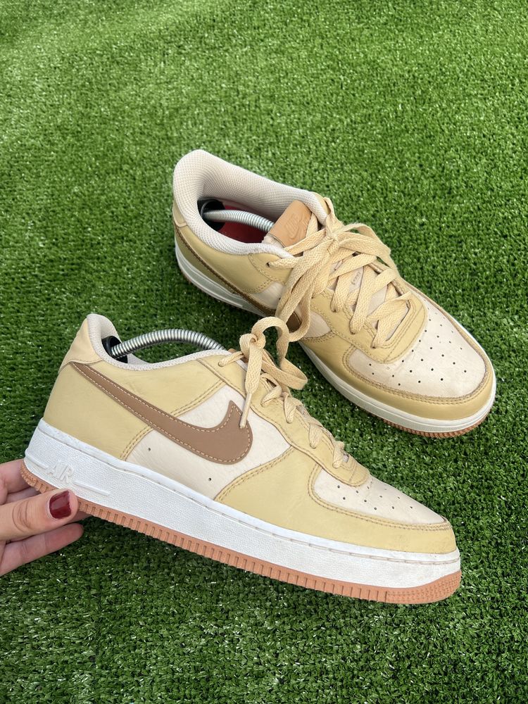 Nike Air Force 1 LV8 - Tamanho 40