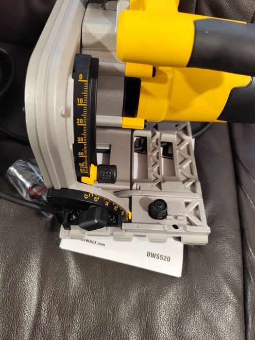 Пила дискова занурювальна мережева DeWALT DWS520KT