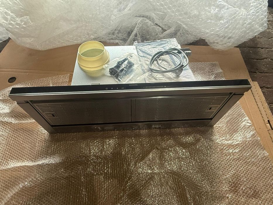 Витяжка Siemens iQ 700