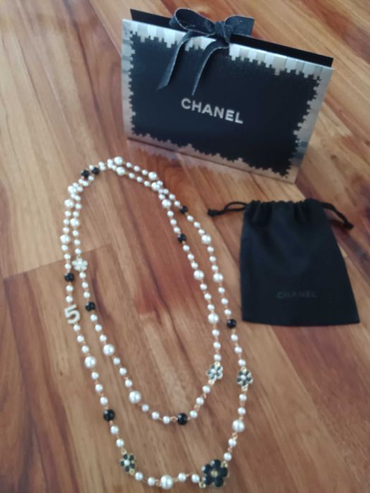 Piękny naszyjnik z pereł NOWY wraz z opakowaniem
