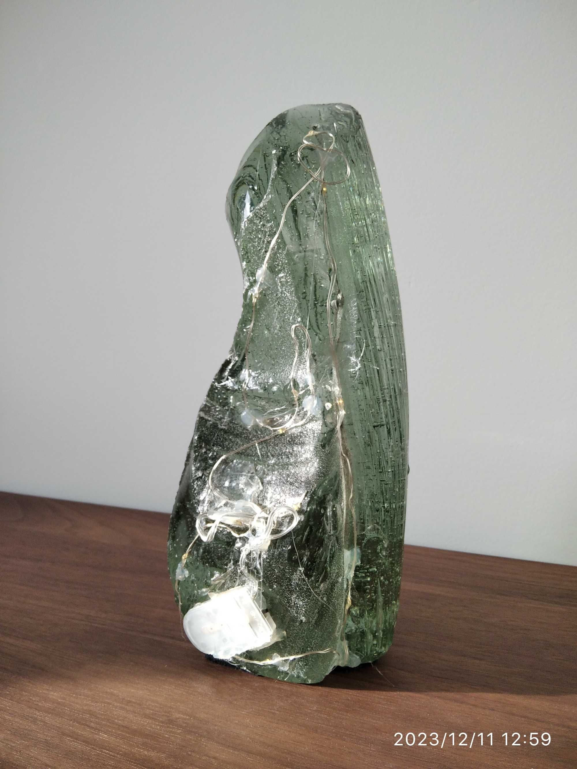 Grys szklany, kamień zielony, szkło ozdobne.