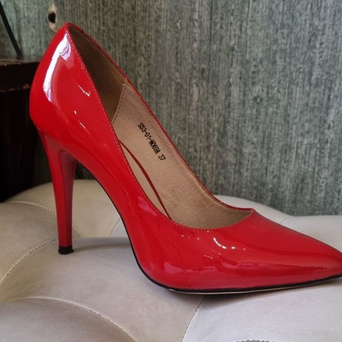 Туфли стильные ,сочно красные! 37р.