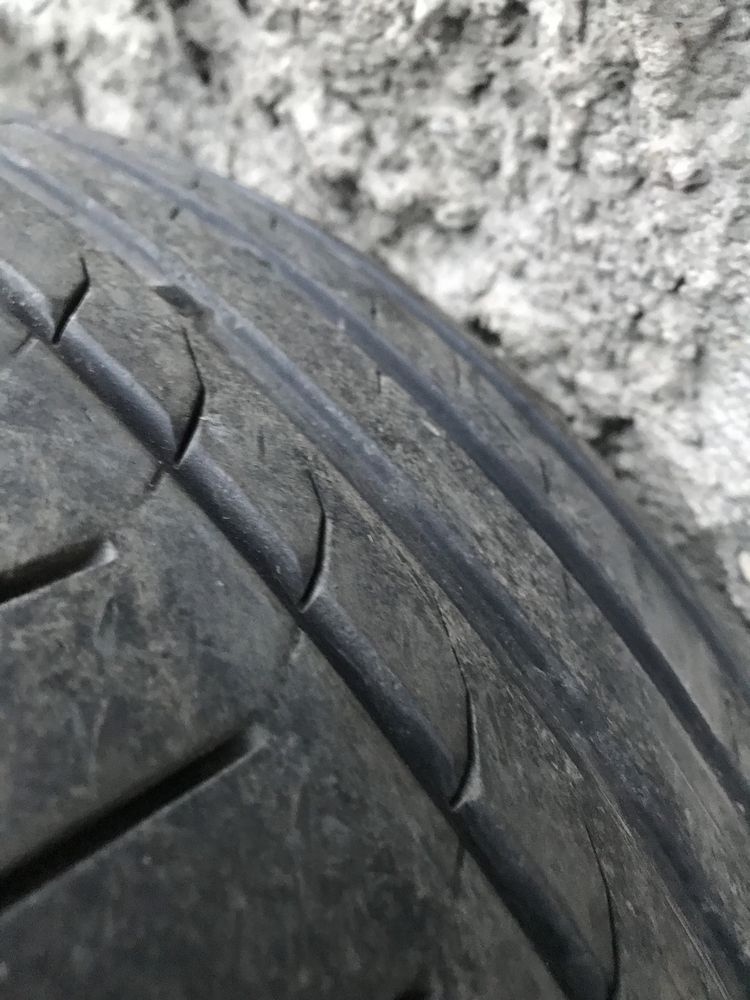 Продаю 245/40R18  покрышки Superia