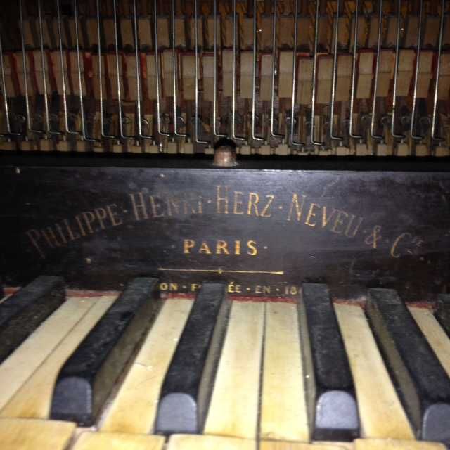 Piano antigo-Paris