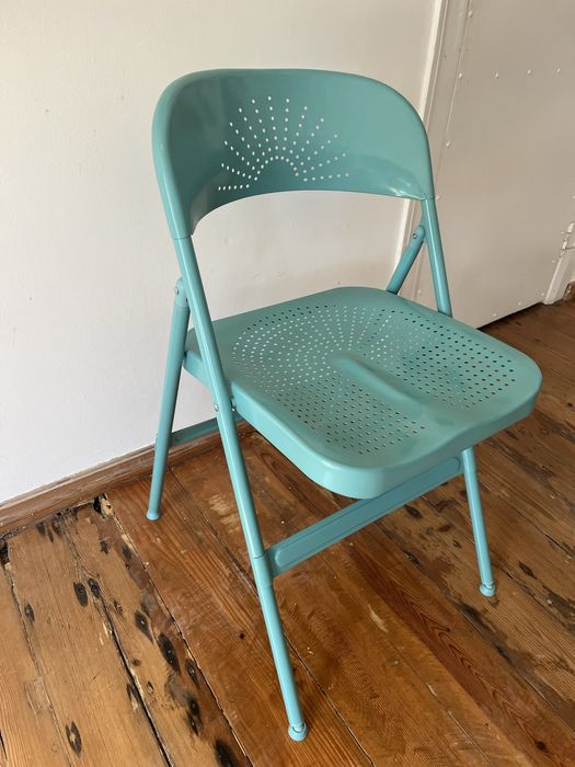 Cadeira IKEA verde turquesa de ferro