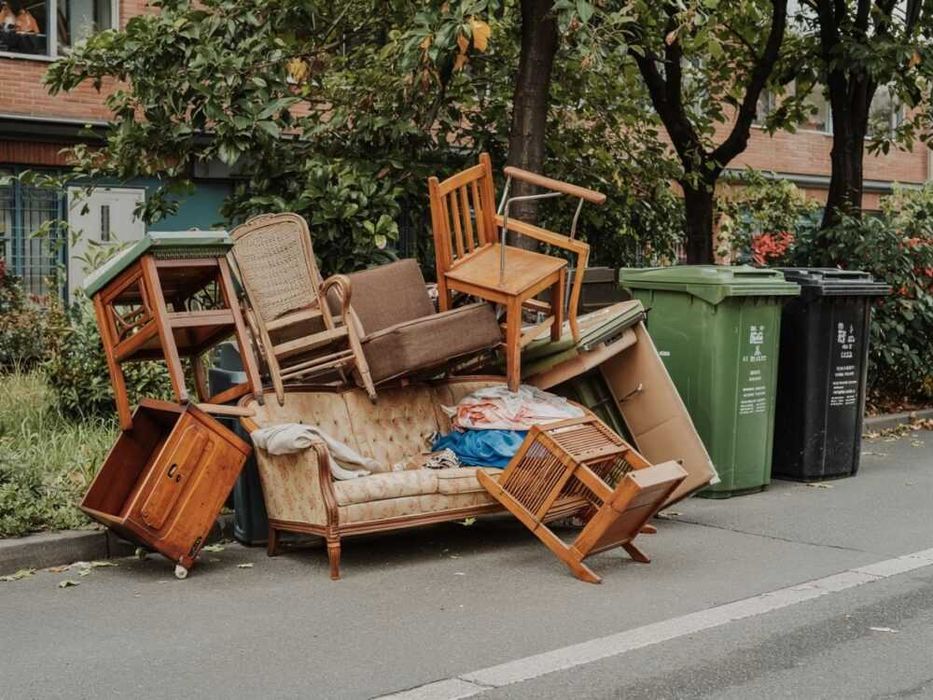 WynieśTo | Wywóz mebli staroci gratów. Oczyszczanie garażów mieszkań