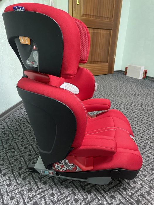 Продам автокресло детское Chicco ARTSANA GROUP UNIVERSAL 15-36KG F4