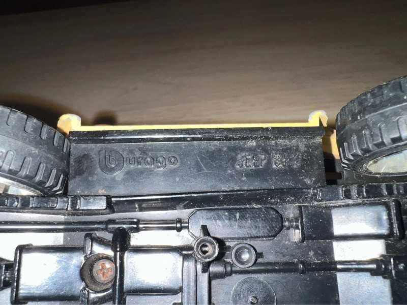 Jeep Wrangler CJ-7 1  24 Bburago – Miniatura Colecionável