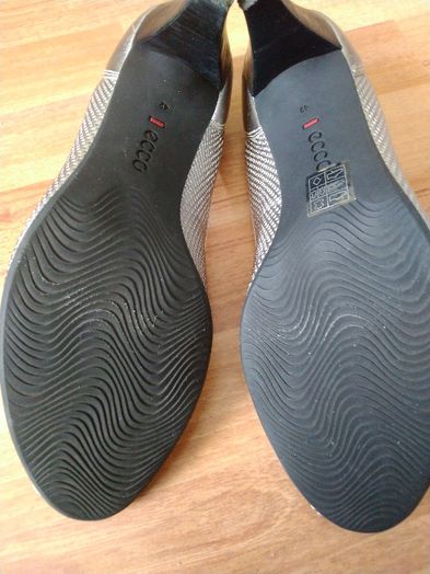 Женски туфли, босоножки ECCO серебристого цвета, р 42, стелька 26,5 см