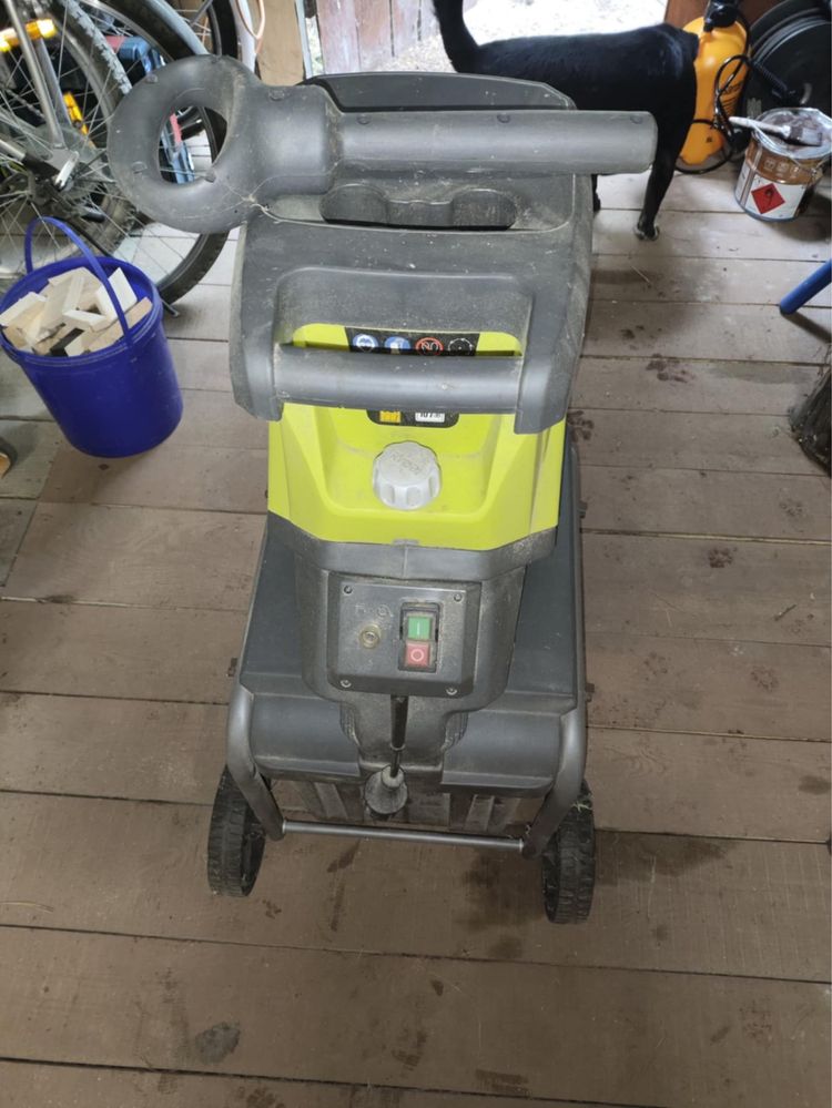 Rozdrabniacz do gałęzi RYOBI 2500w