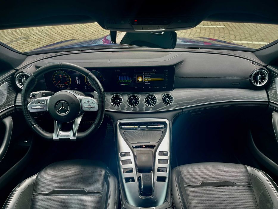 Mercedes- Benz AMG GT 43 Wynajem krótkoterminowy i długoterminowy.