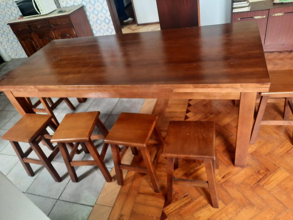 Mesa + 10 bancos