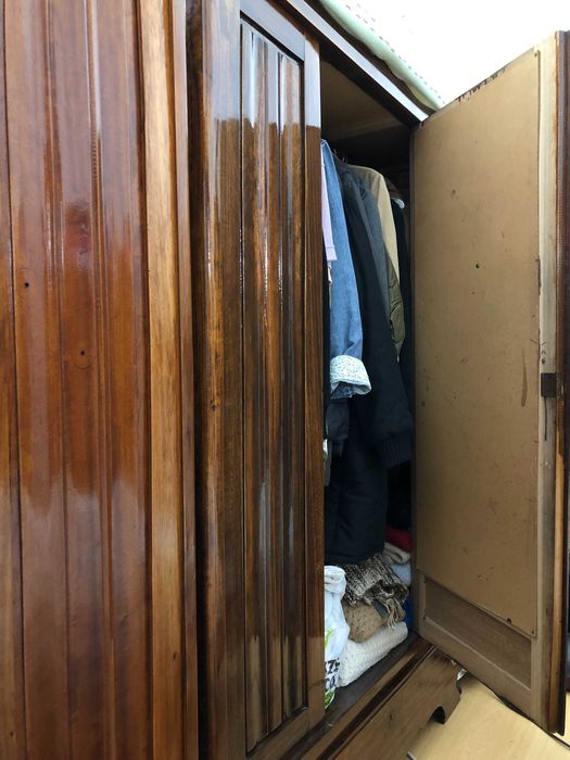 Roupeiro em Madeira com Espelho na porta