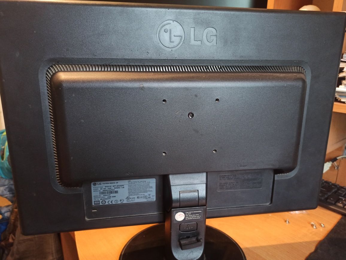 Монитор LG flatron w2241s